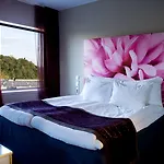 Clarion Airport Otel 4*