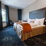 Clarion Airport Otel 4*