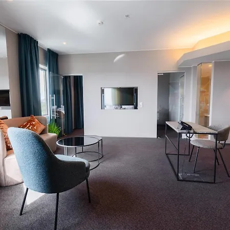 Clarion Airport 4*
