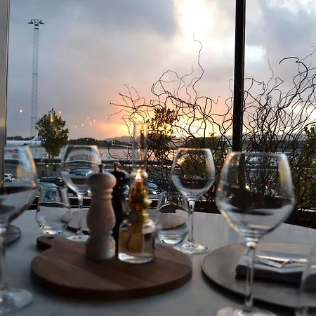 Hotel Clarion Airport 4*