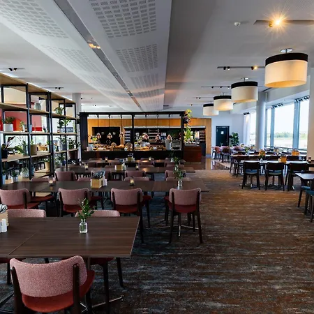 Clarion Airport Отель