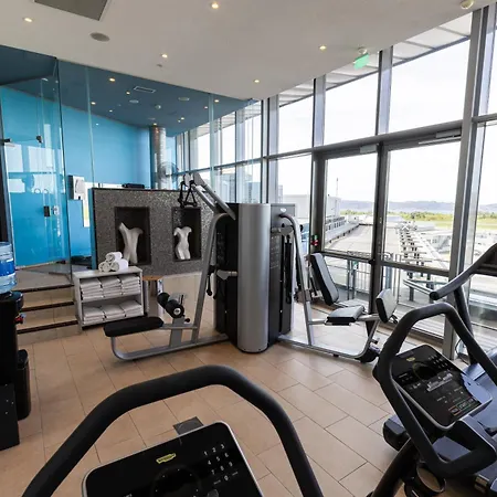 Clarion Airport Отель