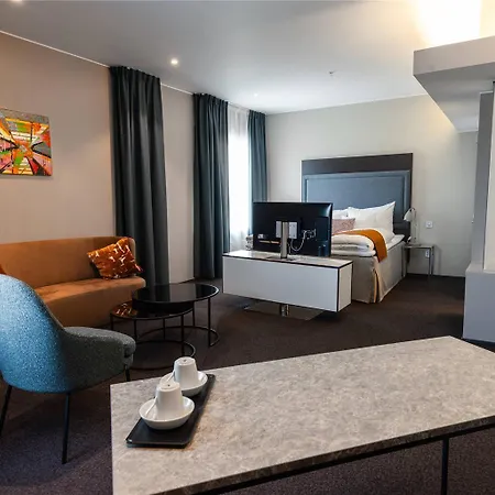 Clarion Airport Отель